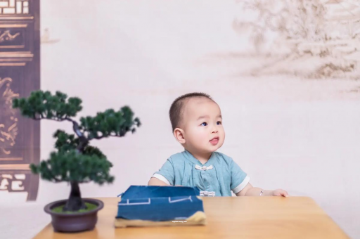 诸城怀孕肚子中间凹两边凸